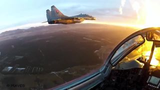 Slovenský MIG 29. Sprevádzanie letom