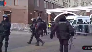 Na zhromaždení v Moskve polícia "zatkla" bicykel
