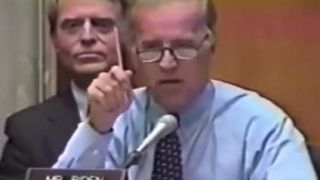 Biden navrhol zbombardovať všetky mosty na Dunaji