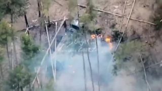 Ukrajinská armáda mieri na ruské tanky T-72B3 ukryté v lese