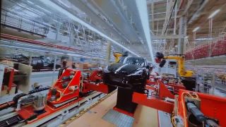 Pohľad do novej Giga továrne v Berlíne (Tesla)