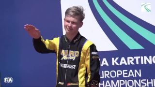 Ruský pilots úsměvem hajloval