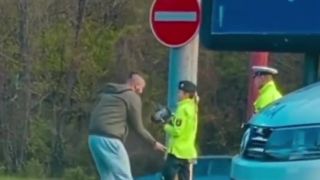 Šibačke sa nevyhla ani policajtka