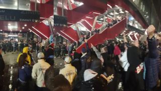 Slovanisti vyprevádzajú fanúšikov HK Nitra zo štadióna