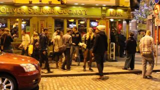 Nočný život v írskom Dubline v štvrti Temple Bar 11 rokov dozadu