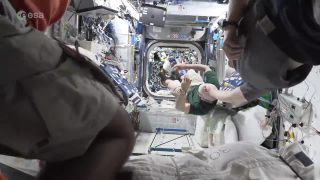Co se děje s astronauty, když Mezinárodní vesmírná stanice zažehne své trysky