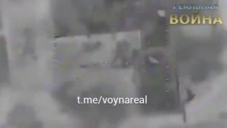 Najprv Rus ukázal ukrajinskému dronu stredný prst, potom na neho zhodili muníciu
