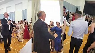 Andrej Kiska si to užíva na cigánskej diskotéke