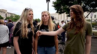 Mladé pekné konzervatívne Američanky náhle zistili že vyhrali!