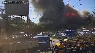 Ruský raketový útok na obchodné centrum v Kremenchuku