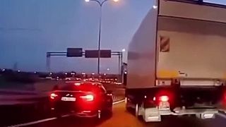 Neser koho nepoznáš (Zápcha na diaľnici)