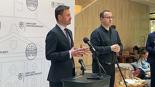 Pellegríniho a Ficov jedovatý plyn syčí a syčí.