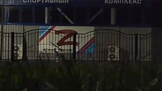 Ukazuje sa, že v Rusku horia Z-plagáty dokonale.