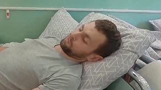 Zelenský navštívil zranených v nemocnici v Odese.