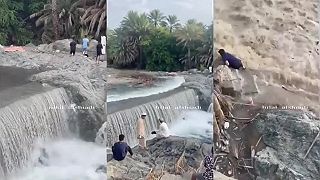 Pohodičku pri vodopáde prerušila prívalová vlna (Omán)