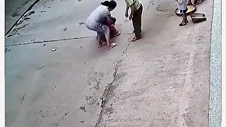 Na chlapčeka zaútočil pes, druhý pes si ho však zastal