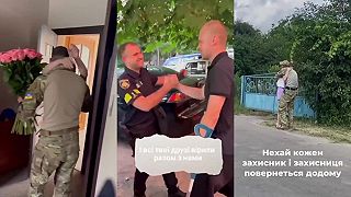 Ukrajinskí vojaci sa vracajú z vojny k svojim príbuzným