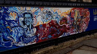 Pod Eiffelovou věží v Paříži vyrostla česká výstava streetartových děl