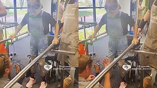 Dievčatko Yany sa učí opäť chodiť. Okupanti ju pripravili o nohy v Kramatorsku