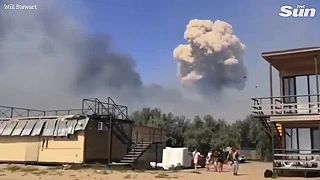 Obrovský výbuch a hríbovitý mrak neďaleko ruskej leteckej základne na Kryme
