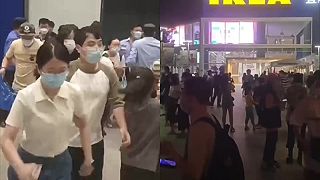 Ľudia utekali z Ikei, polícia ich tam chcela izolovať (Hong Kong)