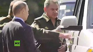 "špeciálne" skonštruovaný obrnený model SUV vyrobeného v Rusku