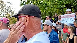 Protest pred úradom vlády za firmu Slovalco