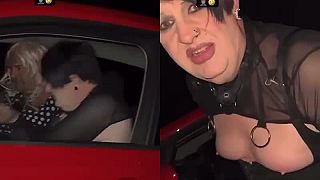 Polícia zadržala 2 podozrivých transvestitov