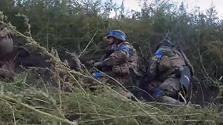 Tanky s podporou pechoty útočia na pozície okupantov