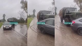 Ožratí ruskí vojaci chceli prejsť auto civilistov v Belgorodskej oblasti.