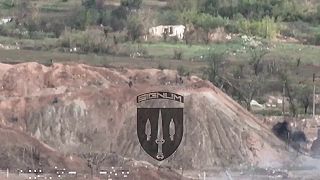 Boj zblízka natočený na drone niekde na východe.
