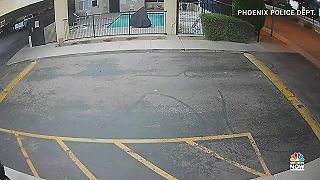 Oblečený v taktickej zbroji zabil dvoch ľudí (Phoenix-USA)
