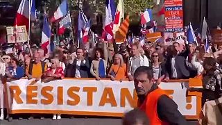 Masová akcia v Paríži za Macronovu rezignáciu