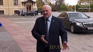 ?Lukašenko dal darček k 70. narodeninám Putinovi traktor! 
