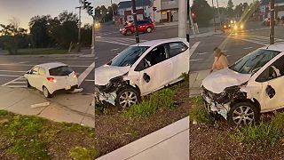 Žene sa po nehode zaseklo auto v spiatočke, jazdilo dookola po križovatke