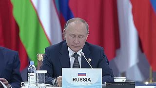 Putler zalezený nonstop v bunkry na Sibíri,,(podľa našich médii)