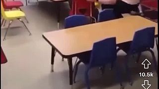 Učitelky strašili deti v maskách
