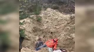 Exvelitel praporu Azov zverejnil zábery z Masakru civilistov v Kupjansku.