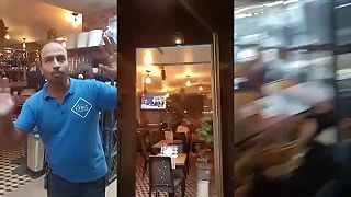 ?Manažér parížskej reštaurácie Le Cozy Montparnasse vyhodil dvoch návštevníkov