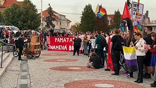 Anarchisti, extrémisti fetàci s progresívnym slovenskom povyliezali z brlohov.