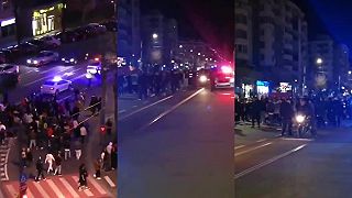 Masové protesty a strety s políciou v Rumunsku.
