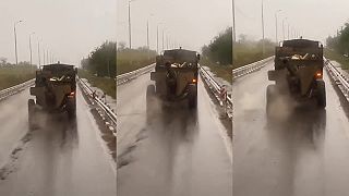 APU ťahá kanón M-46.
