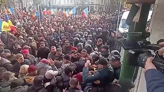 
 V Kišiňove neprestávajú zhromaždenia žiadať odstúpenie Maie Sanduovej