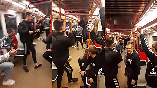 Ukrajinskí hobbiti v pražskom metre..