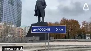 ?? 0 km do Ruska - na hlavnom námestí Donecka bola inštalovaná nová tabuľa .