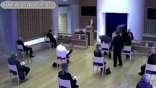 Propagátoři covidových restrikcí nyní chtějí „pandemickou amnestii”