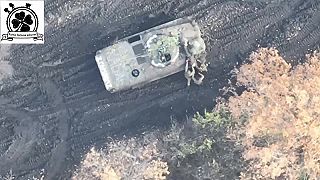 Ruské BTR šikanuje Ukrajinský dron