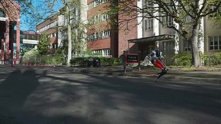 Dokáže bežať dvojnohý robot rýchlejšie ako Usain Bolt? ??