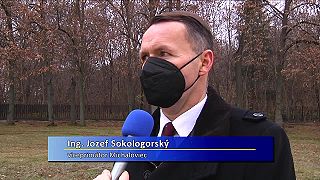 11/21 propagoval očkovanie 11/22 zomrel nečakane ako 40 ročný