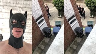 Batman ponúka svoje služby policajtom